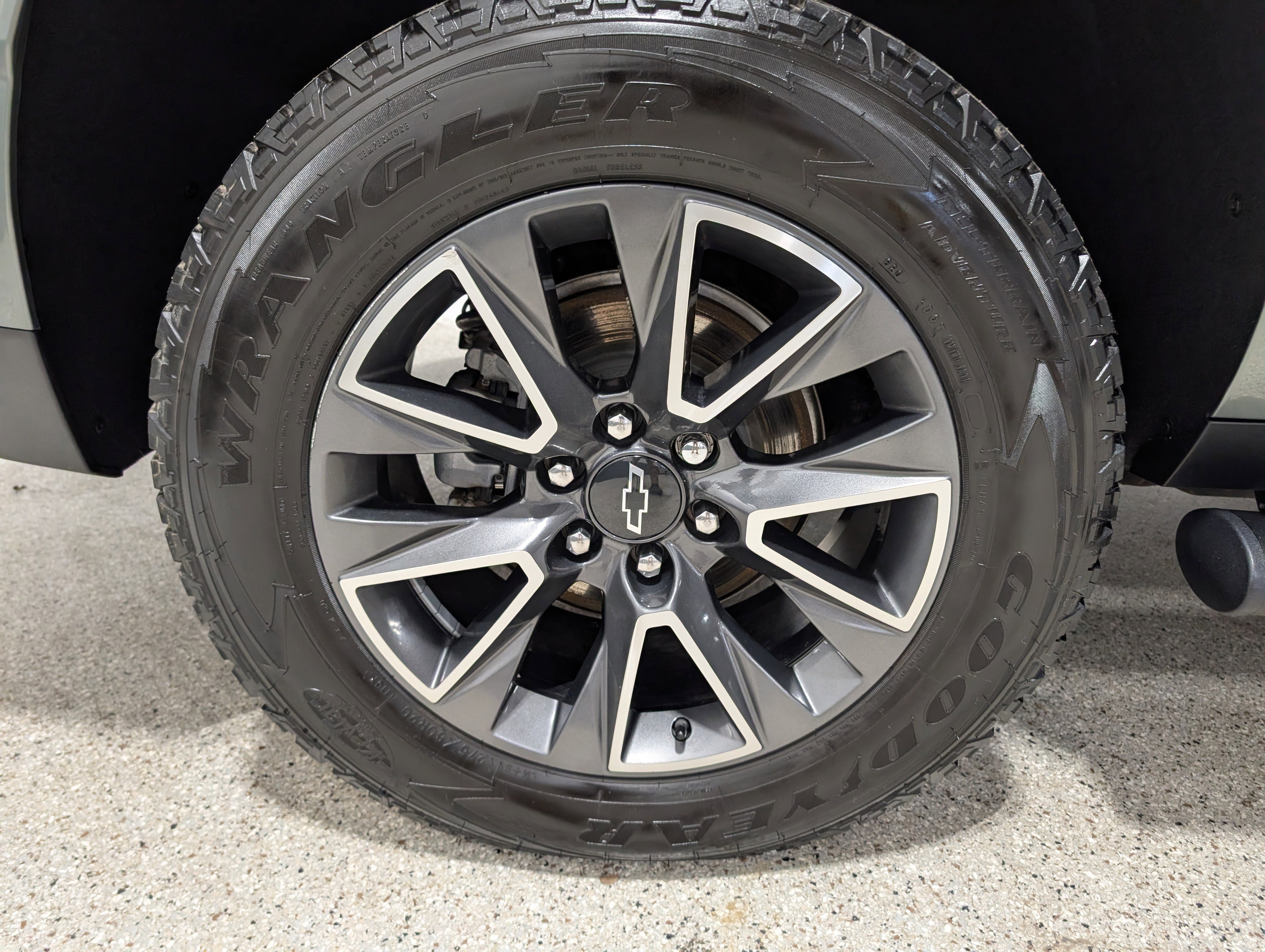 Used 2023 Chevrolet Suburban Z71 w/ Luxury Package image 13