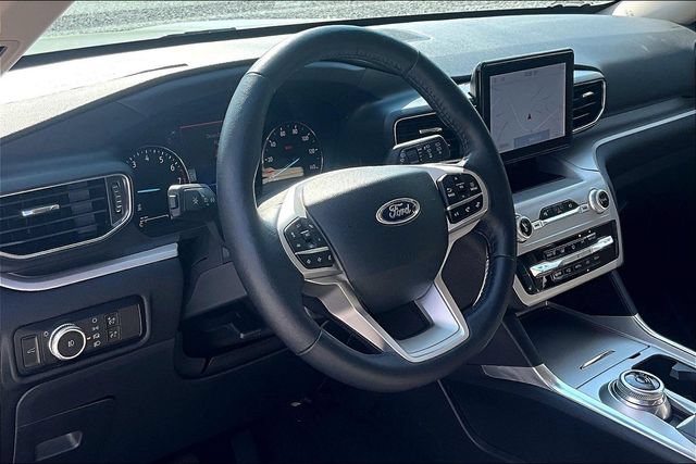 Used 2023 Ford Explorer XLT w/ Equipment Group 202A AWD/4WD image 12