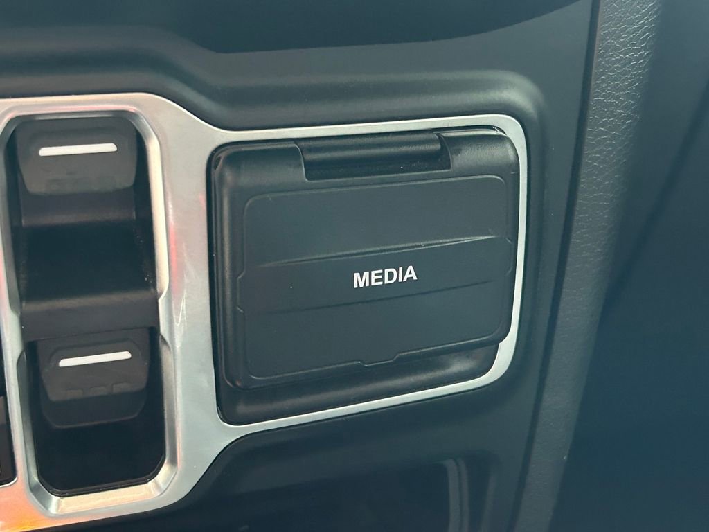 Used 2022 Jeep Gladiator Willys image 28
