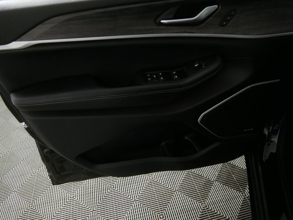 Used 2022 Jeep Grand Cherokee Limited 4xe image 12