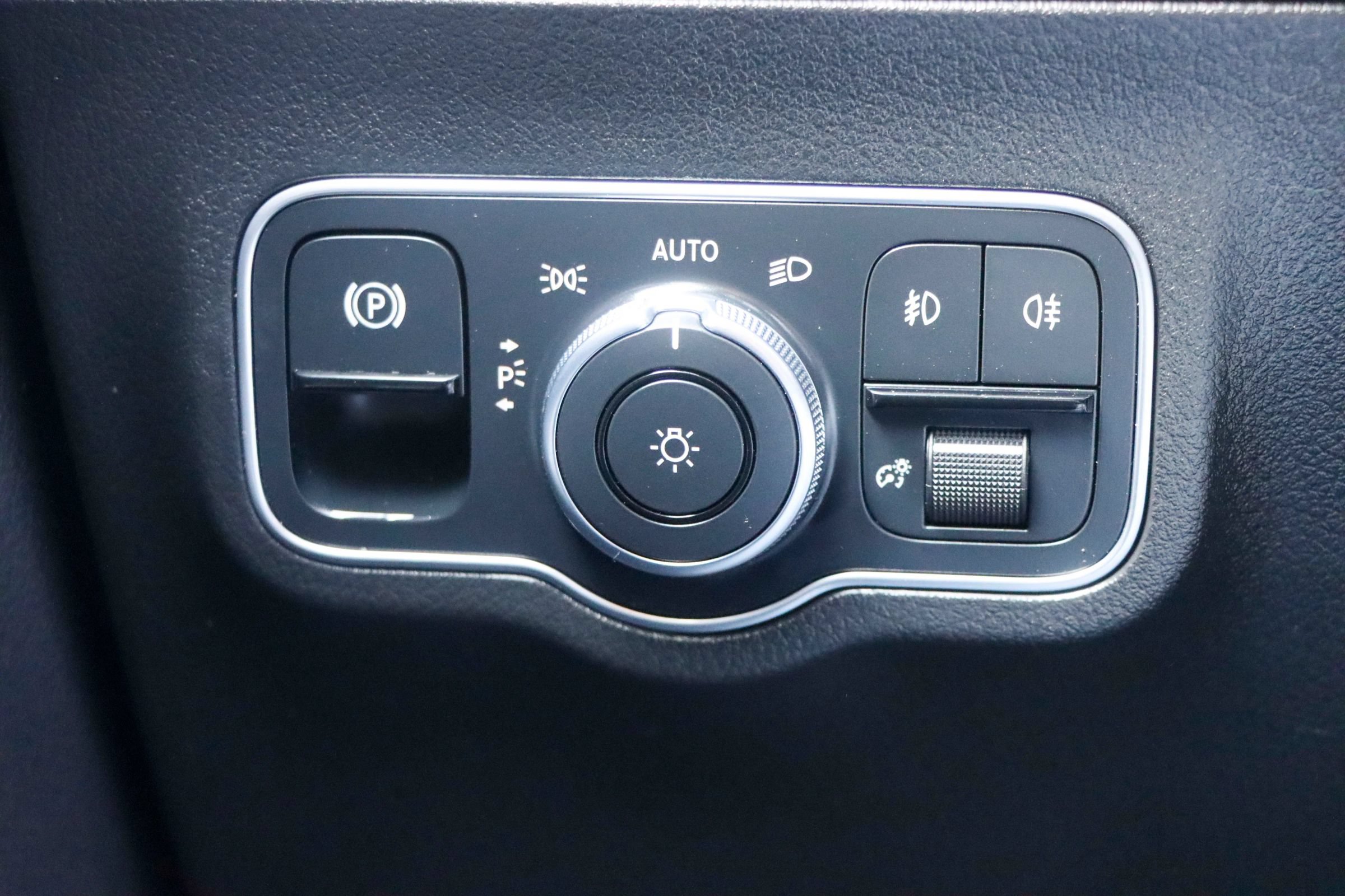 Used 2021 Mercedes-Benz GLA 250 w/ Premium Package image 31
