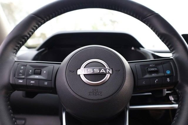 Certified 2025 Nissan Pathfinder SL image 11