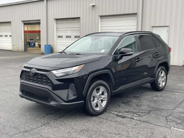 Used 2023 Toyota RAV4 XLE AWD/4WD image 3