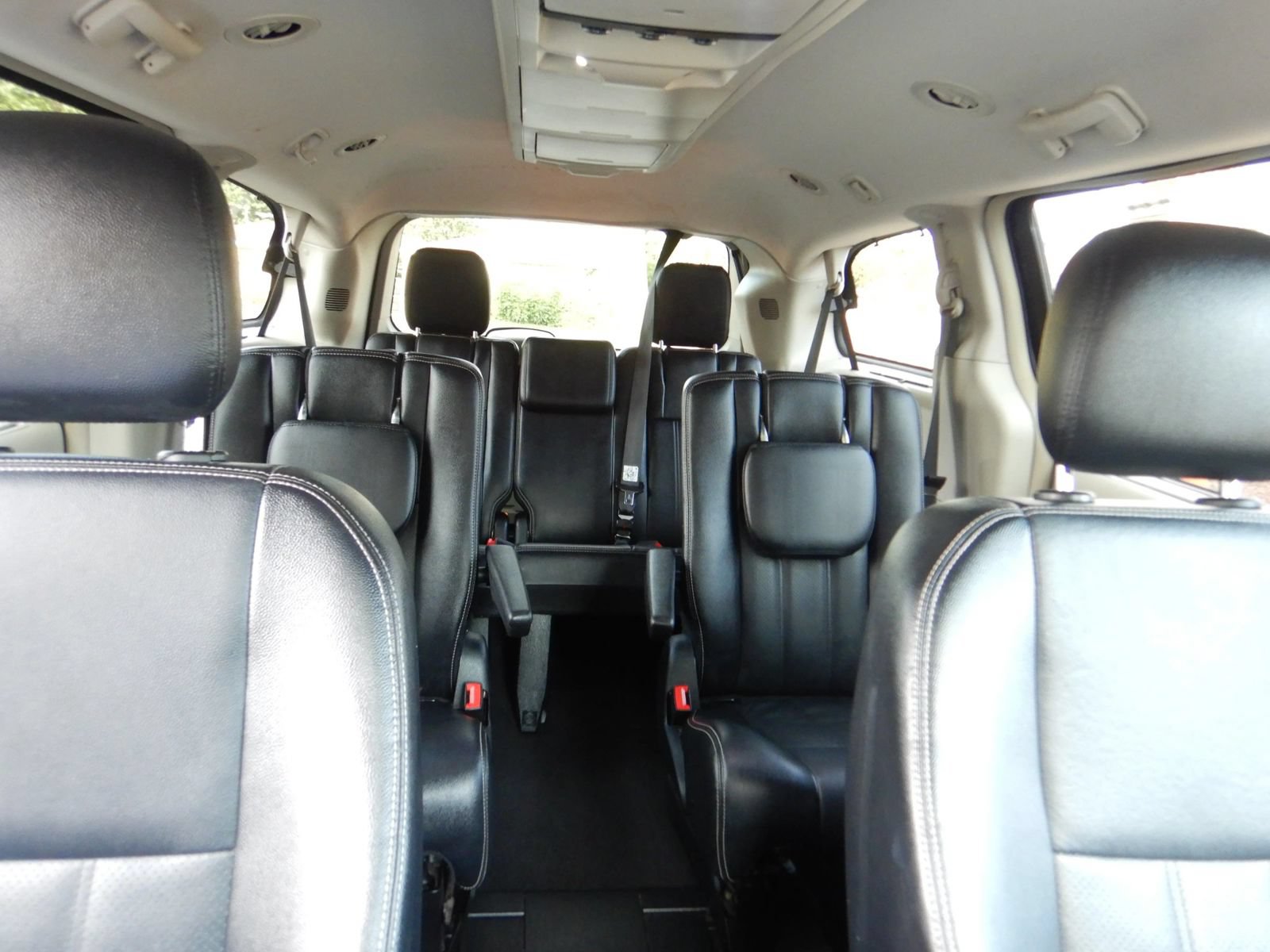 Used 2015 Chrysler Town & Country Touring-L w/ Driver Convenience Group FWD image 20