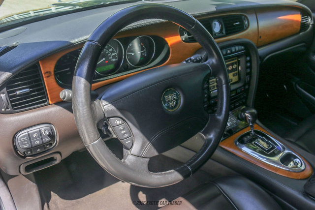 Used 2006 Jaguar XJ Vanden Plas Super V8 Portfolio RWD image 48