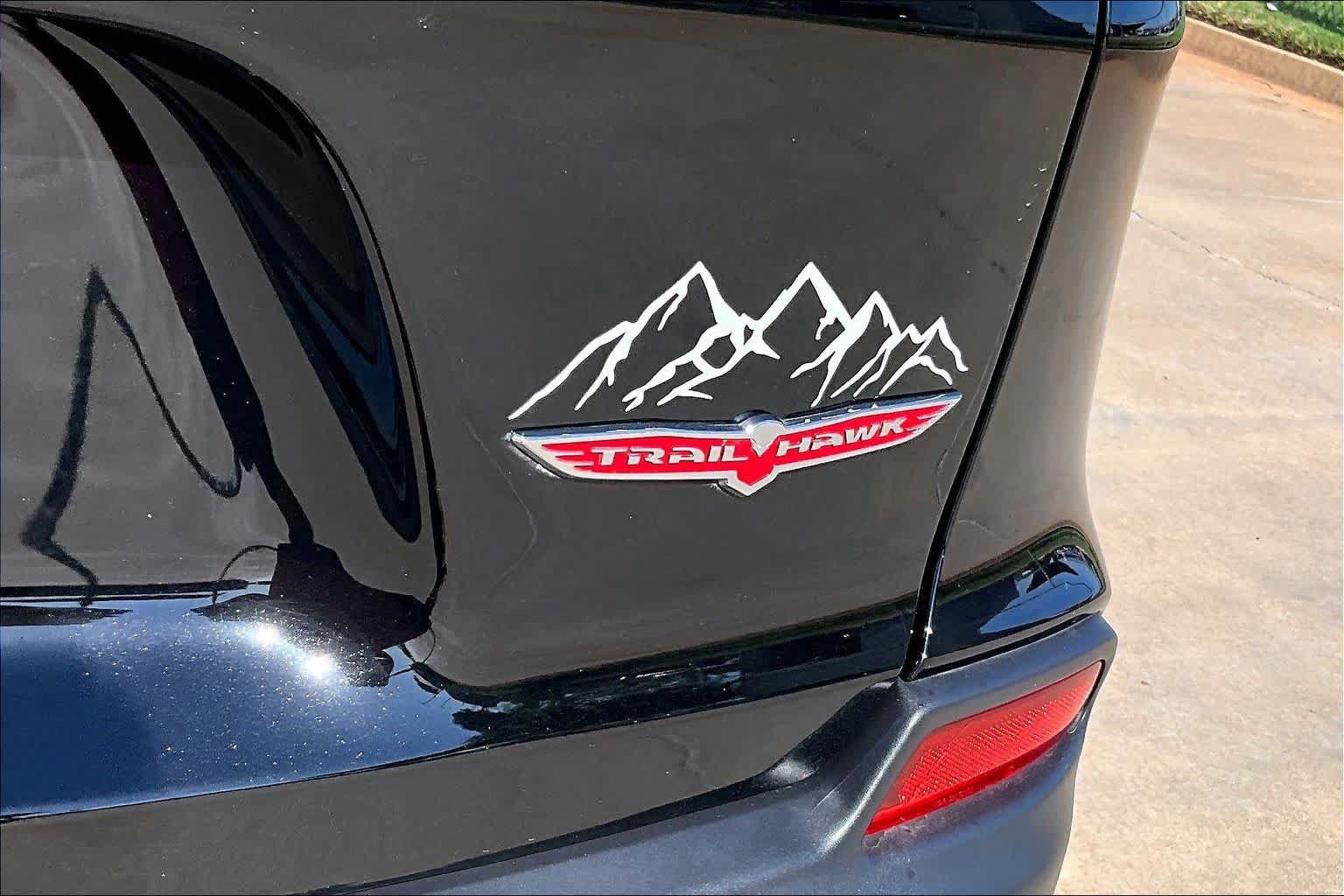 Used 2023 Jeep Cherokee Trailhawk w/ Premium Leather Package AWD/4WD image 10