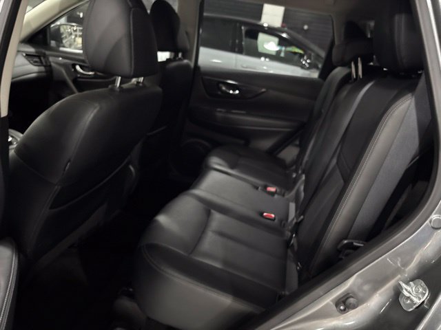 Used 2017 Nissan Rogue SL FWD image 30