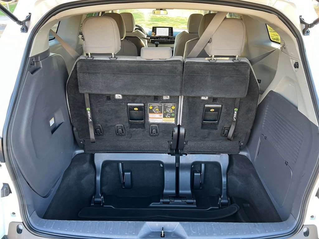 Used 2021 Toyota Sienna LE image 14