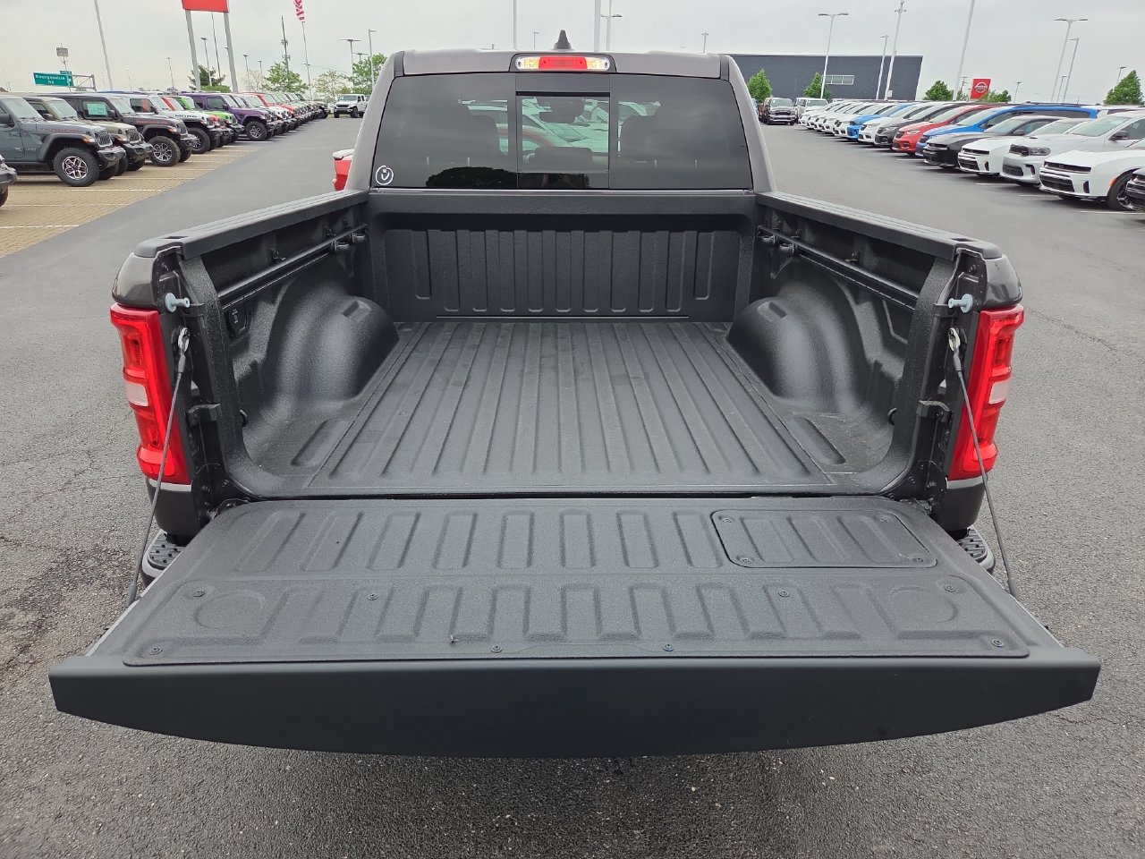 New 2026 RAM 1500 Laramie AWD/4WD image 7