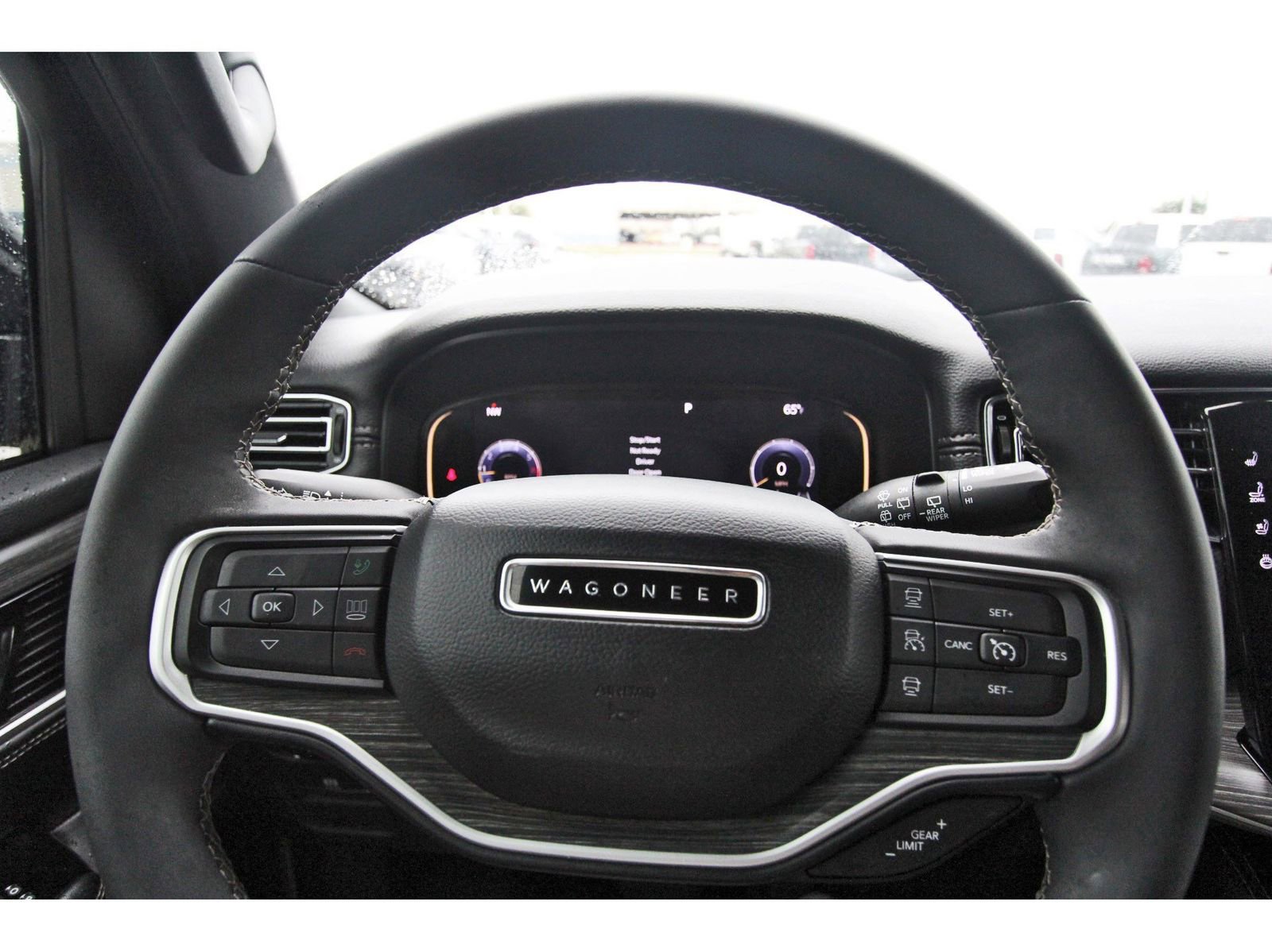 Used 2023 Jeep Wagoneer Series III w/ Preferred Equipment Group AWD/4WD image 17