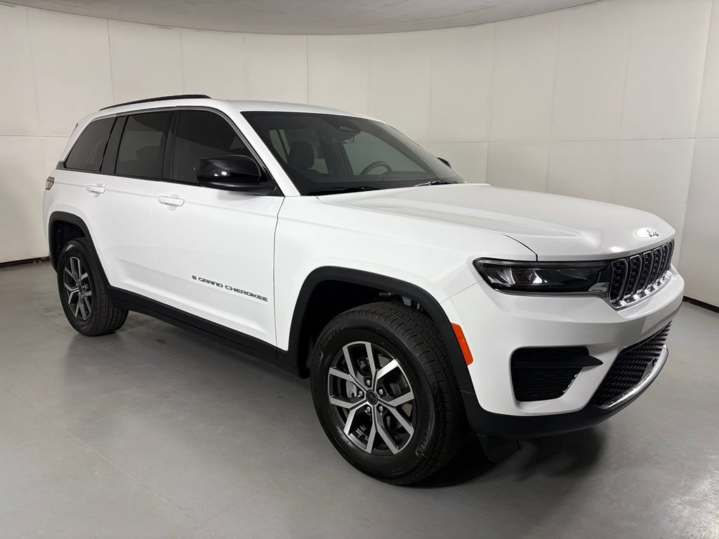New 2027 Jeep Grand Cherokee Laredo X RWD image 2