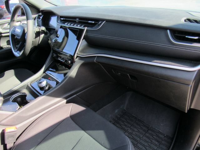 Used 2025 Jeep Grand Cherokee L Laredo RWD image 11
