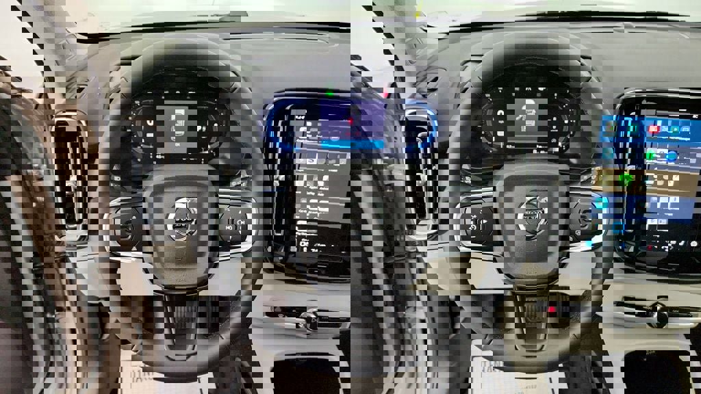 Used 2023 Volvo XC40 B5 Plus w/ Driver Assist Package image 14