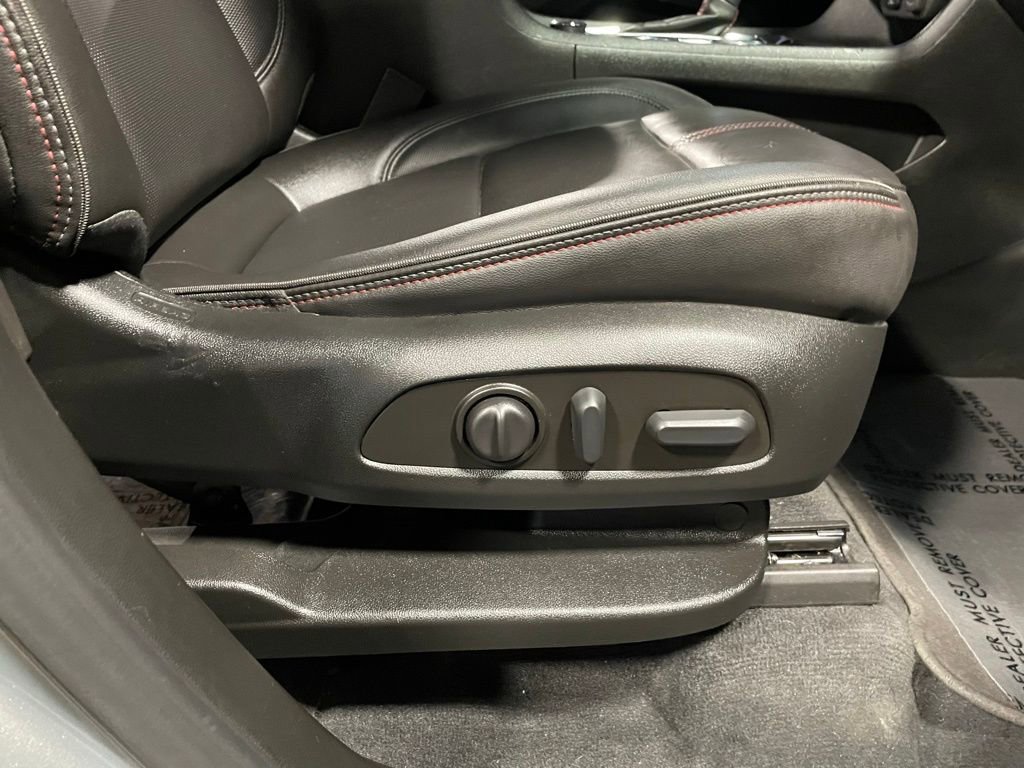 Used 2023 Chevrolet Traverse RS image 25