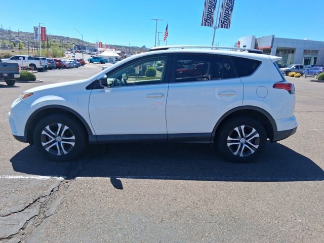 Used 2018 Toyota RAV4 LE image 2