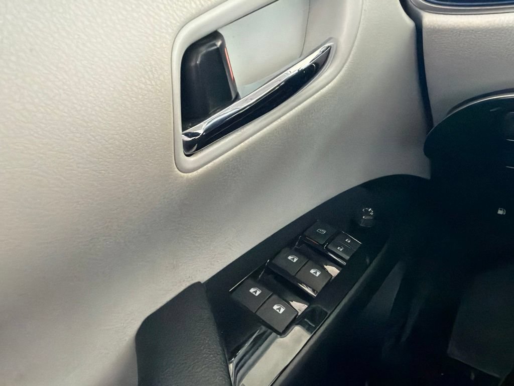 Used 2016 Toyota Prius Three Touring FWD image 31