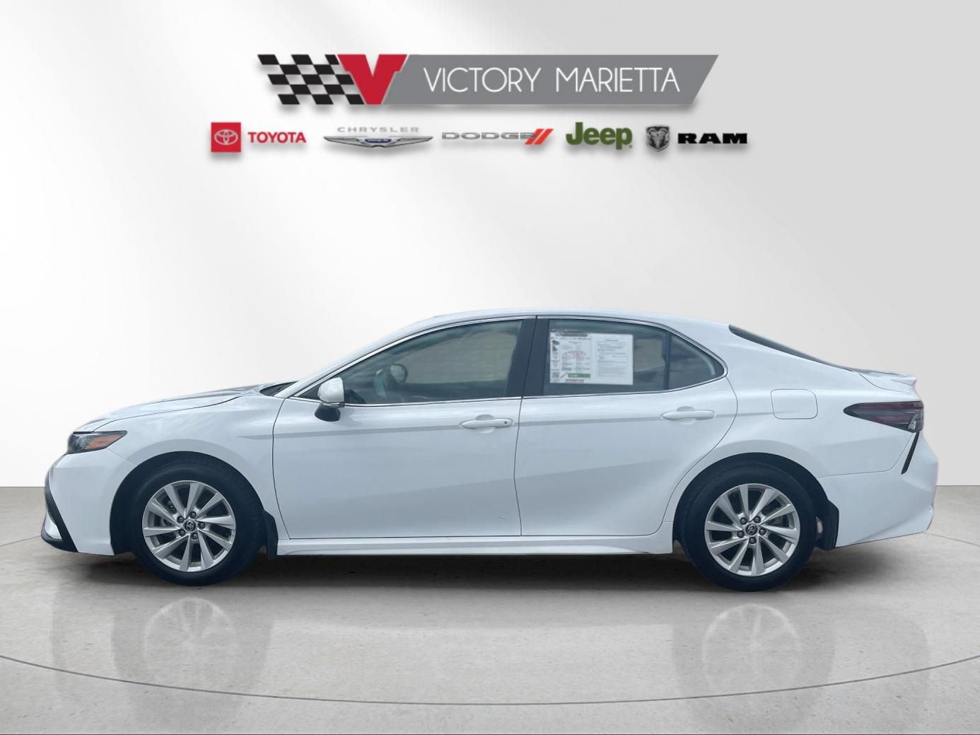 Used 2024 Toyota Camry SE FWD image 2