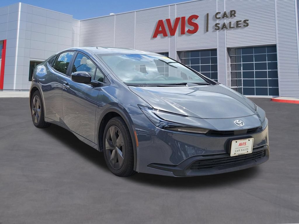 Used 2025 Toyota Prius LE FWD image 9