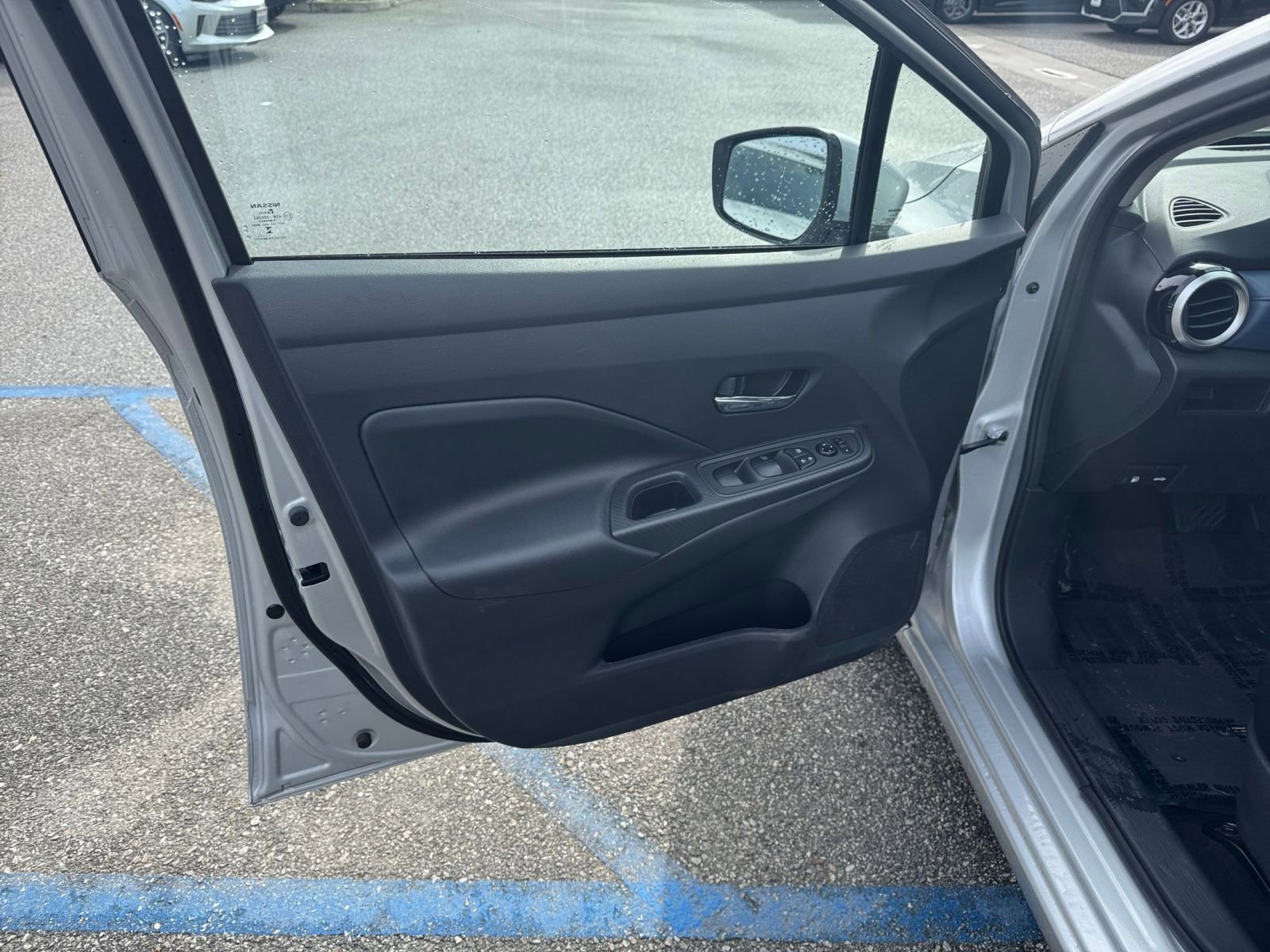 Used 2025 Nissan Versa SV FWD image 18