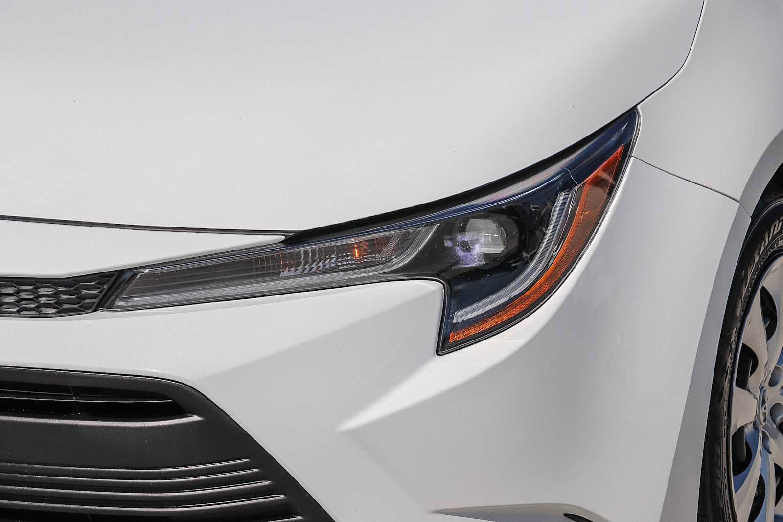 Used 2024 Toyota Corolla LE FWD image 4