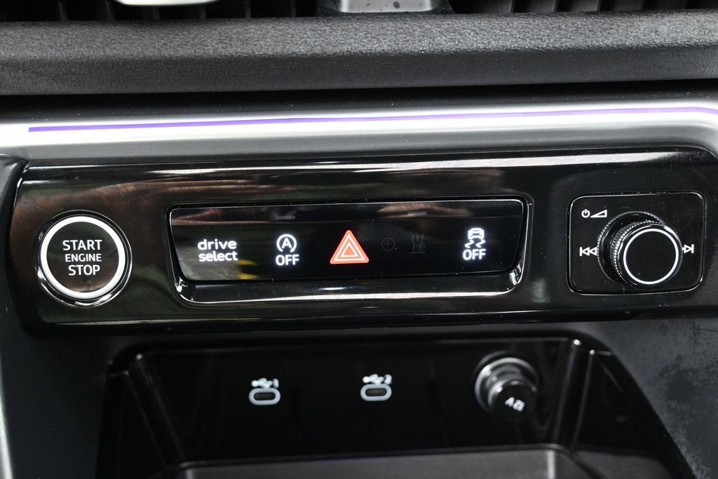 Used 2025 Audi Q5 Premium w/ Convenience Package AWD/4WD image 29