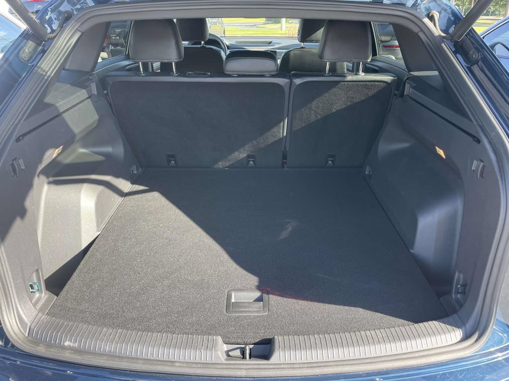 Certified 2021 Volkswagen Atlas Cross Sport SE w/ Panoramic Sunroof Package FWD image 10