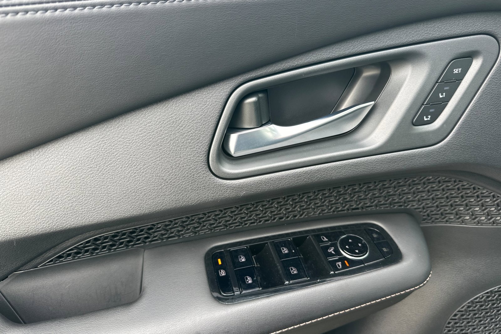 Certified 2024 Nissan Ariya FWD image 11