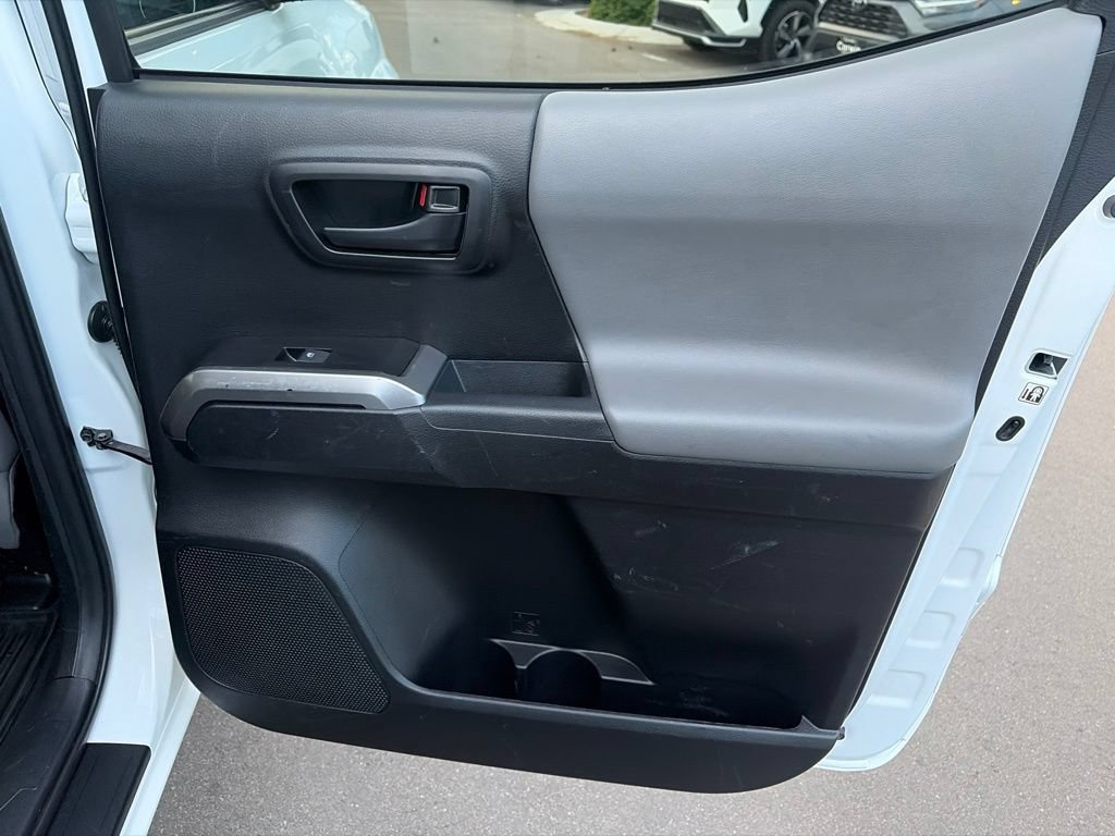 Used 2019 Toyota Tacoma SR5 AWD/4WD image 15