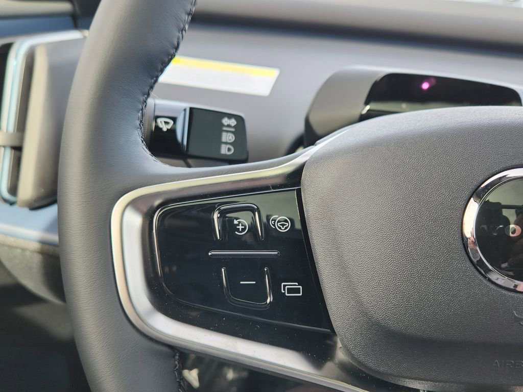 New 2026 Volvo EX30 Plus w/ Climate Package image 17