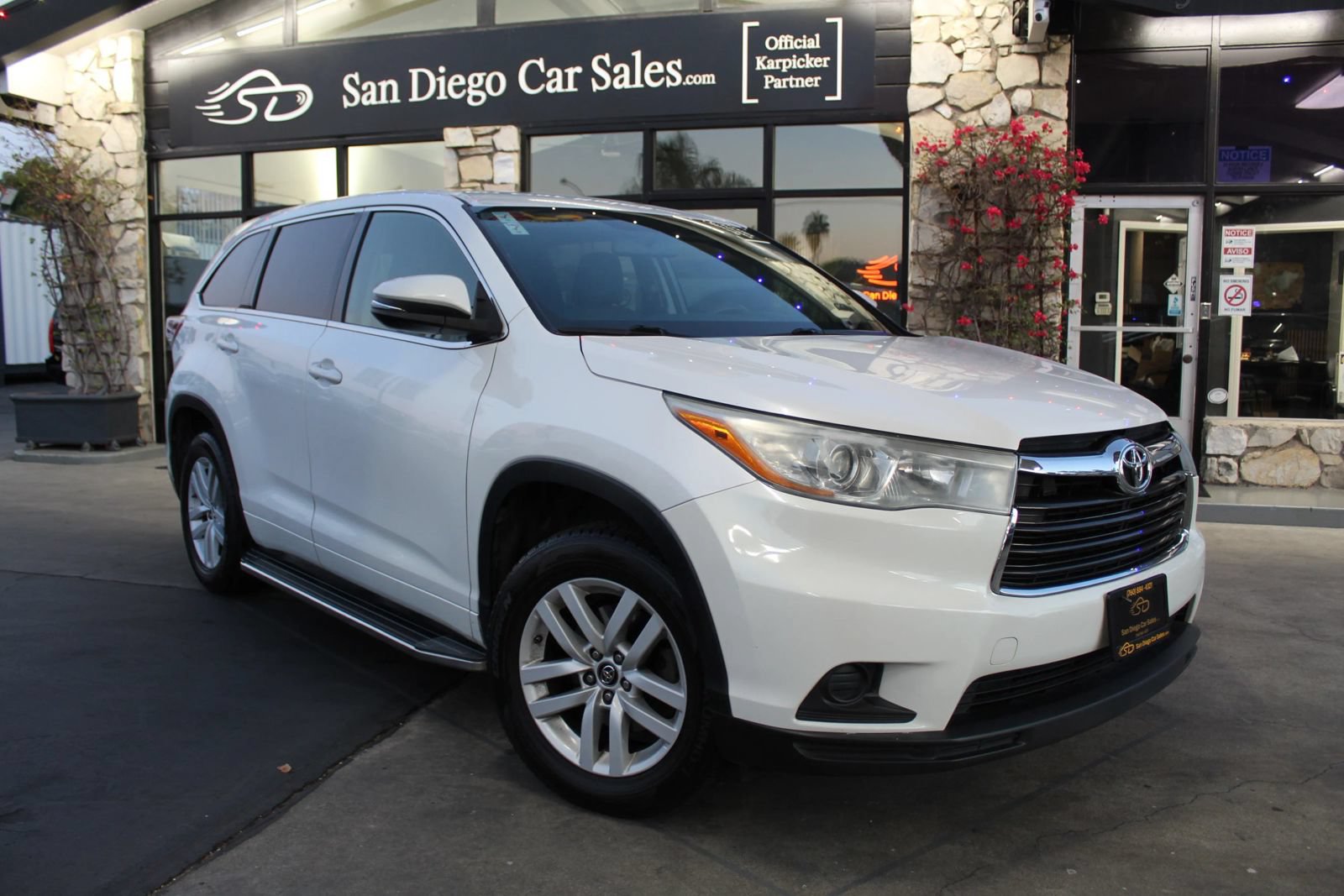 Used 2016 Toyota Highlander LE FWD image 7