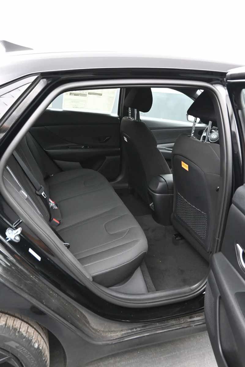 New 2026 Hyundai Elantra SEL Sport FWD image 12