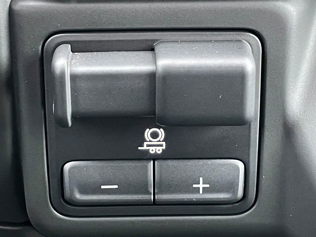 Used 2025 Chevrolet Silverado 2500 Custom w/ Custom Value Package image 30