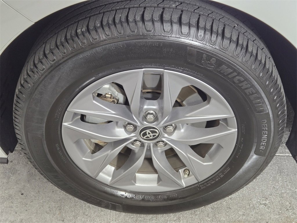 Used 2022 Toyota Sienna XLE image 11