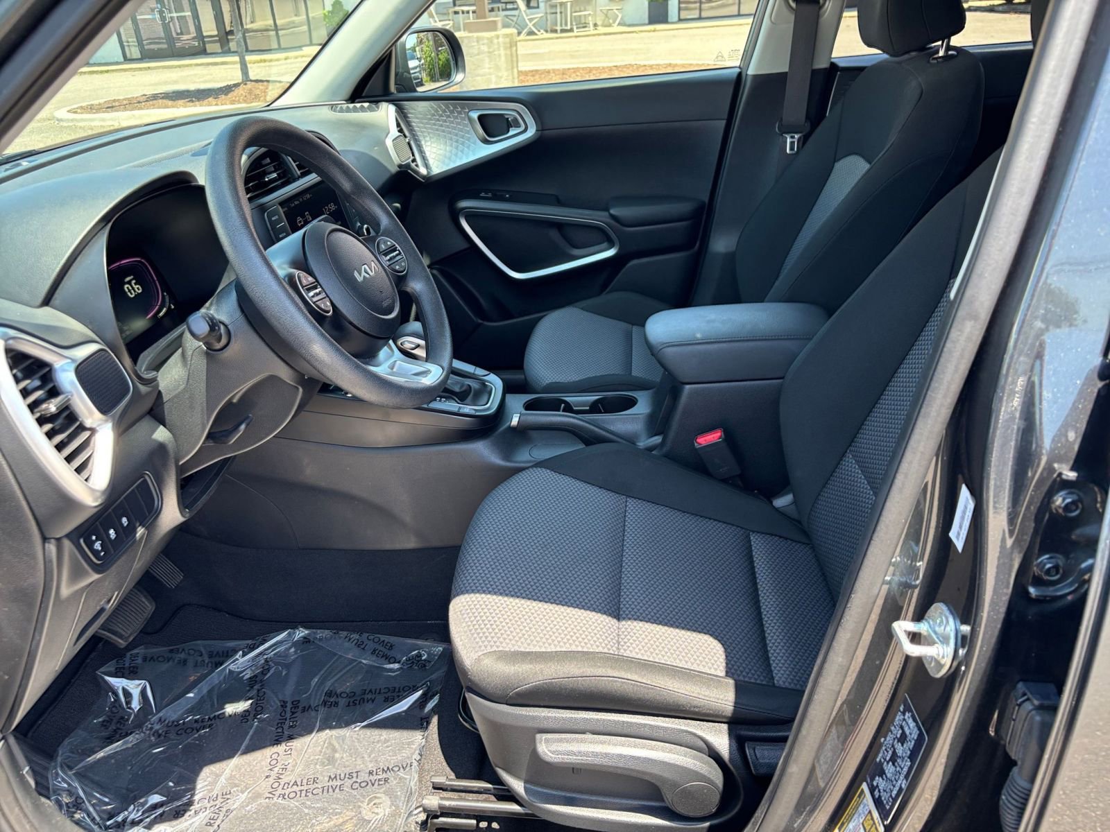 Used 2025 Kia Soul LX w/ LX Technology Package FWD image 25