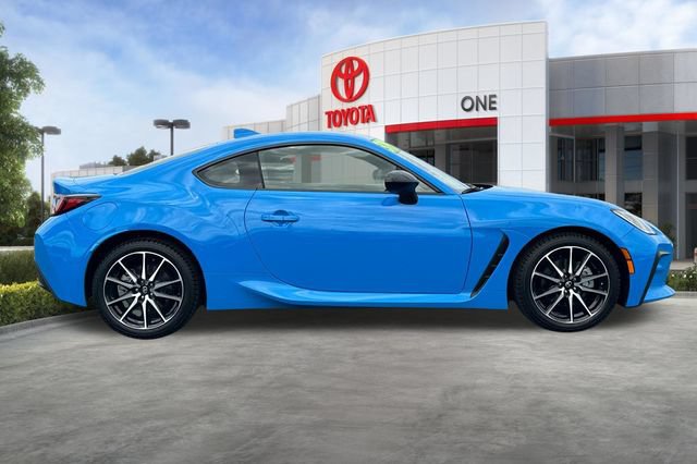 Used 2022 Toyota GR86 RWD image 3