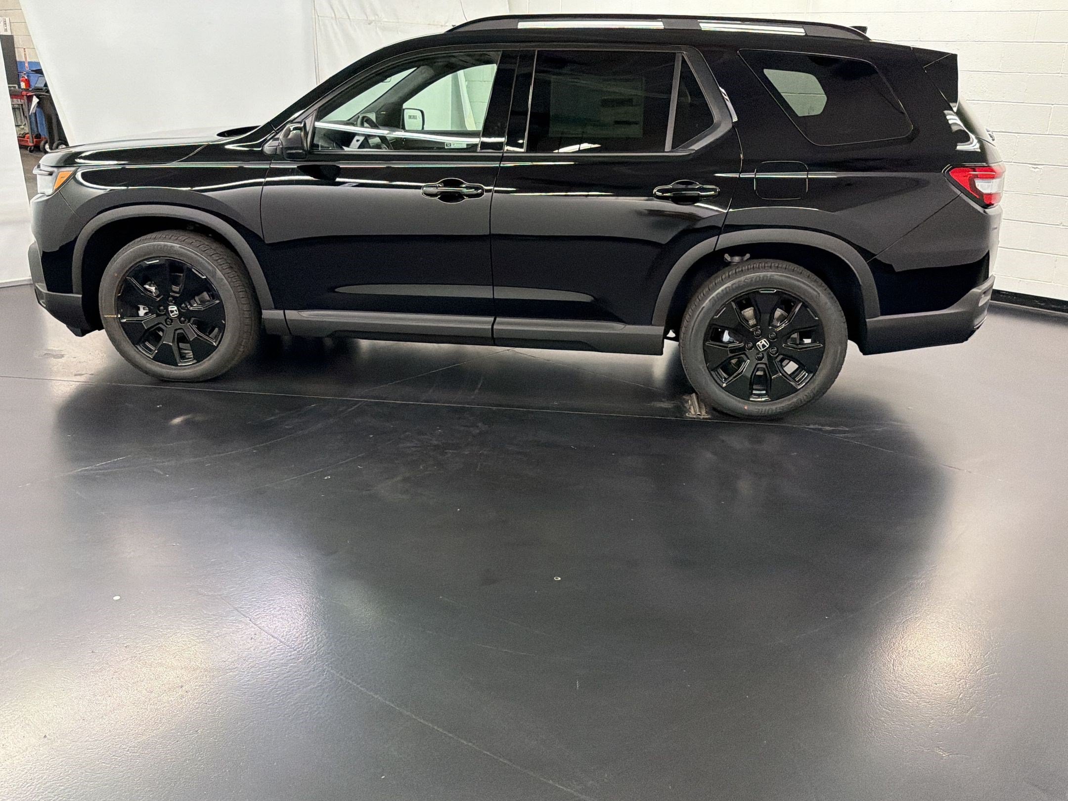 New 2026 Honda Pilot Black Edition image 2