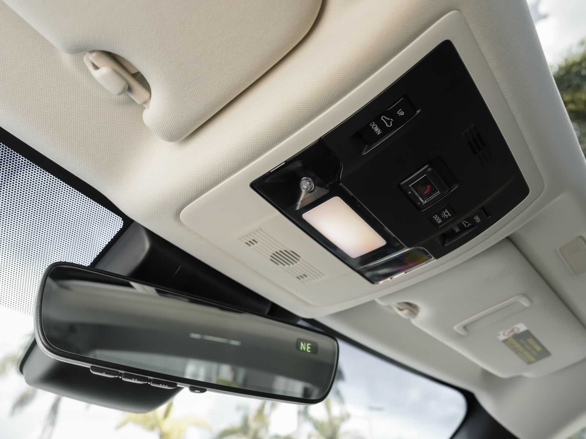 Used 2020 Lexus ES 300h w/ Premium Package FWD image 22