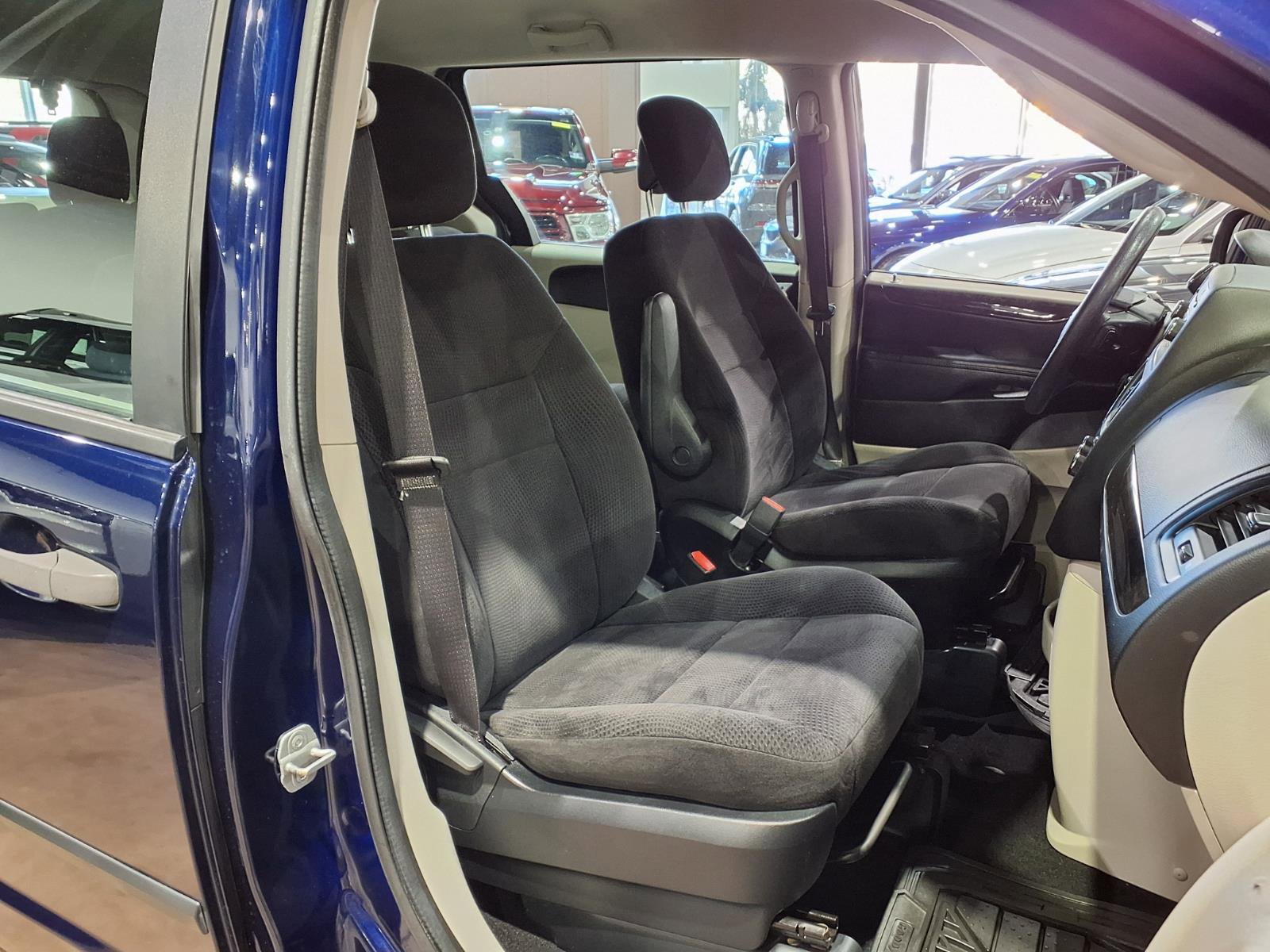 Used 2014 Dodge Grand Caravan SE image 16