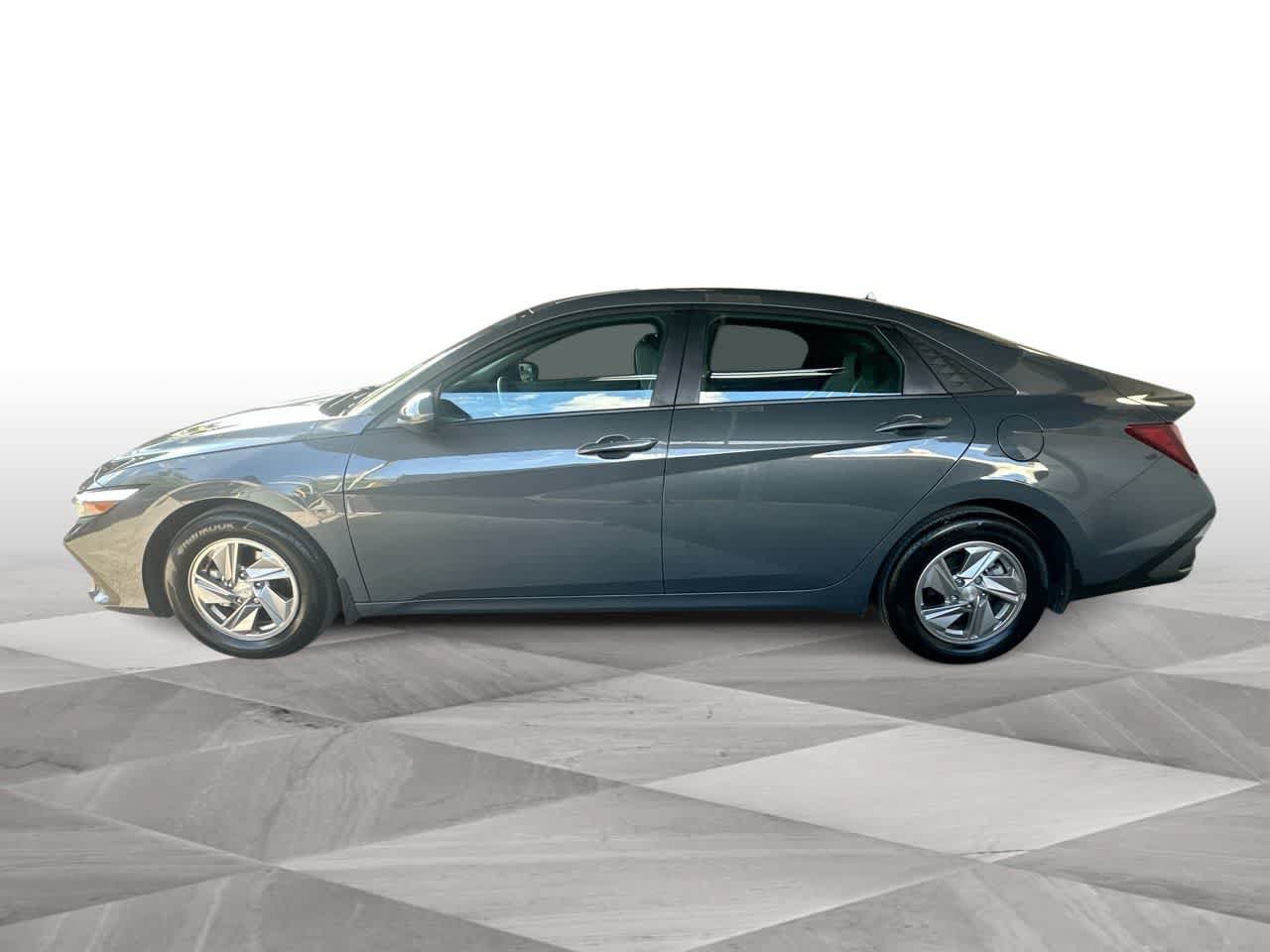 Used 2025 Hyundai Elantra SE FWD image 5