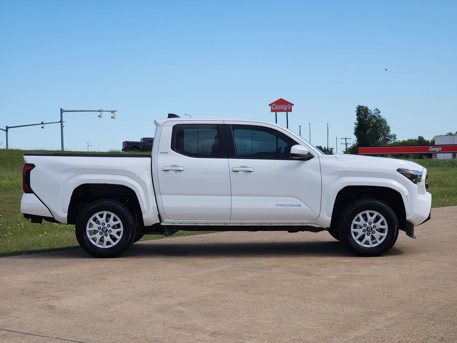 Used 2025 Toyota Tacoma SR5 RWD image 7
