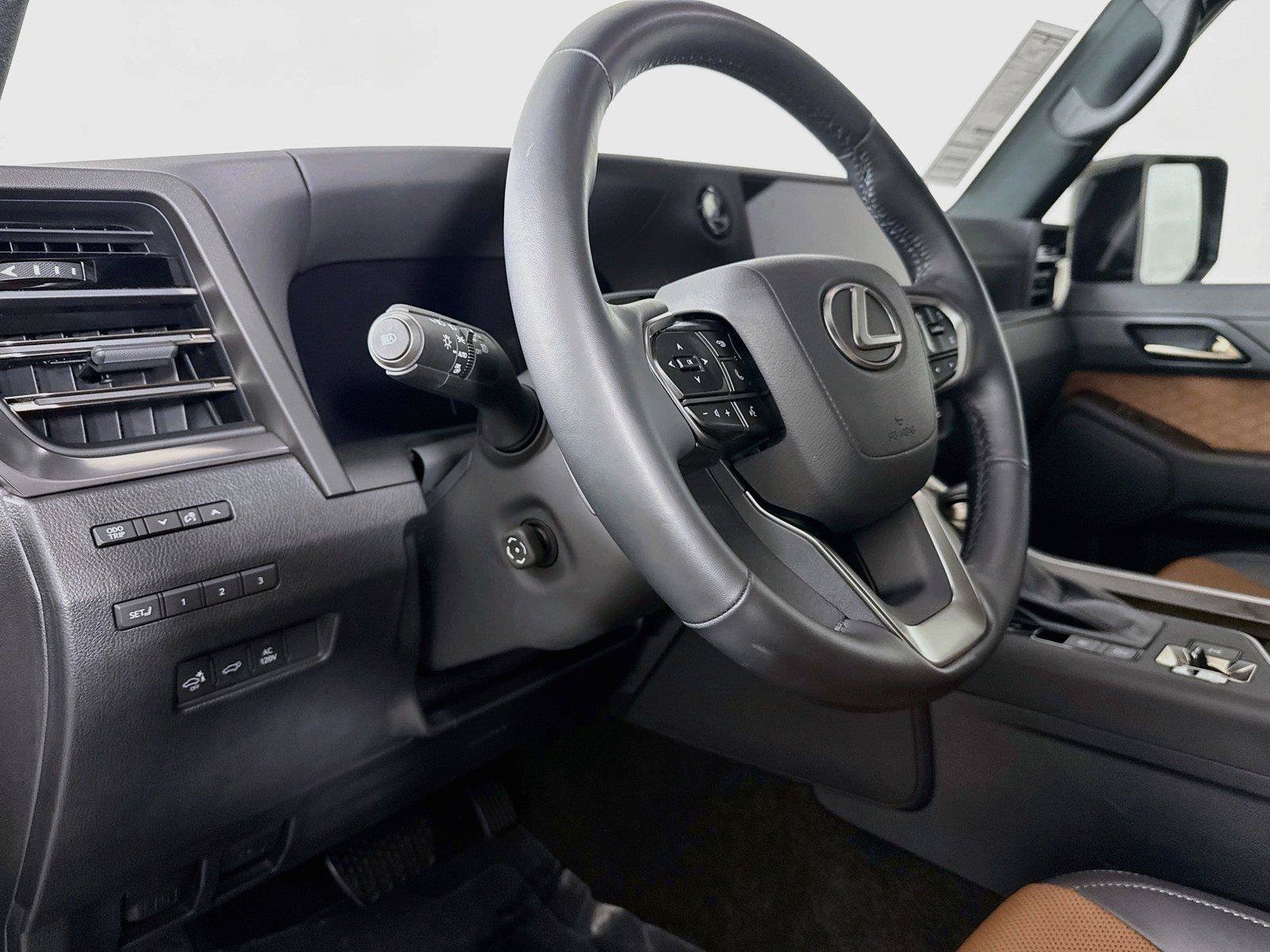 Used 2025 Lexus GX 550 w/ Cold Area Package AWD/4WD image 4