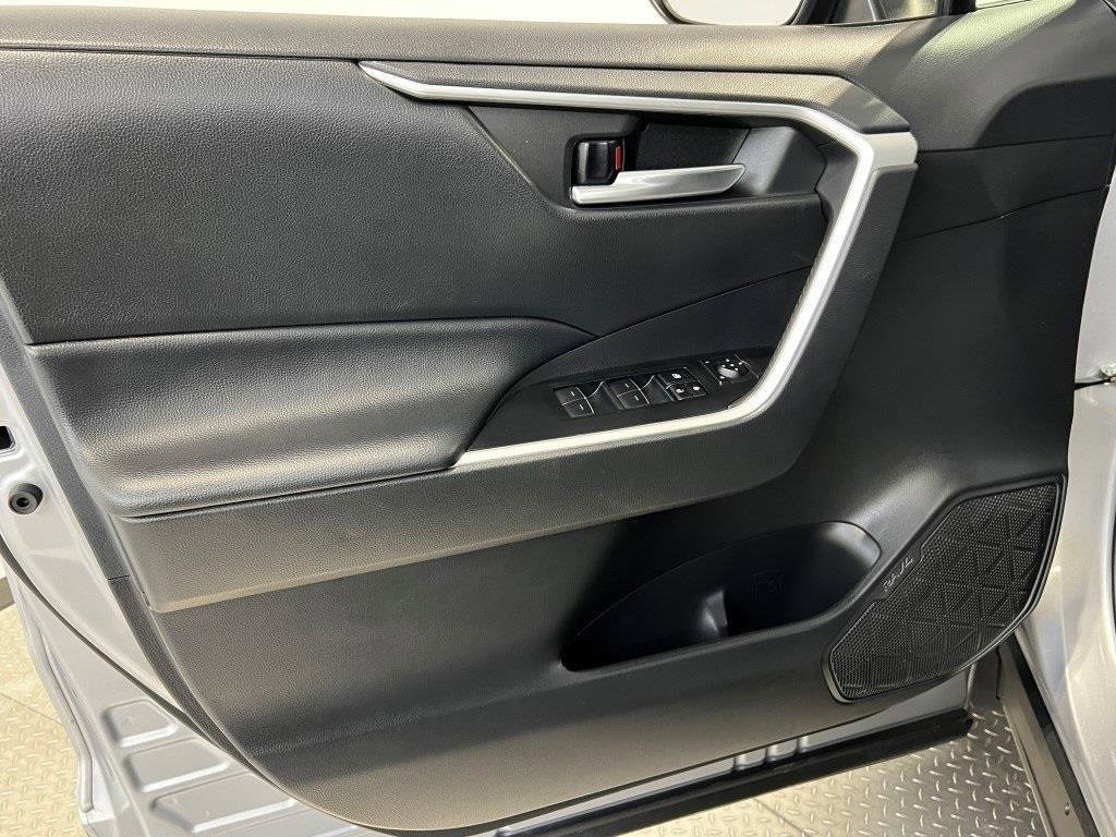 Used 2024 Toyota RAV4 XLE image 32
