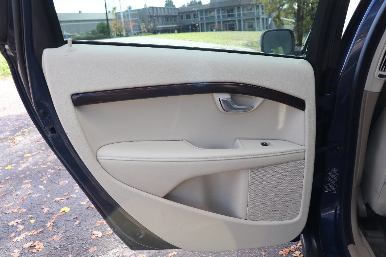 Used 2013 Volvo XC70 T6 image 24