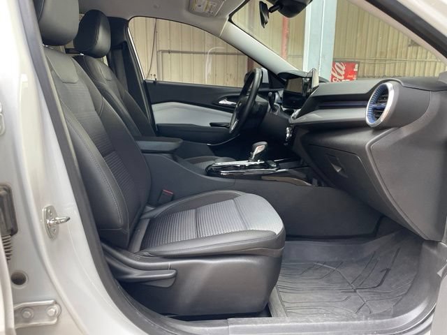 Used 2024 Chevrolet Trax LT w/ Driver Confidence Package FWD image 21