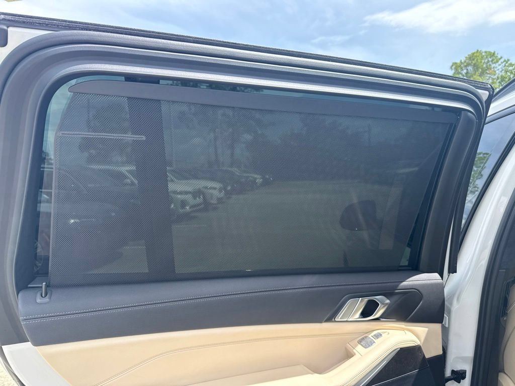 Certified 2022 BMW X7 xDrive40i w/ M Sport Package AWD/4WD image 27