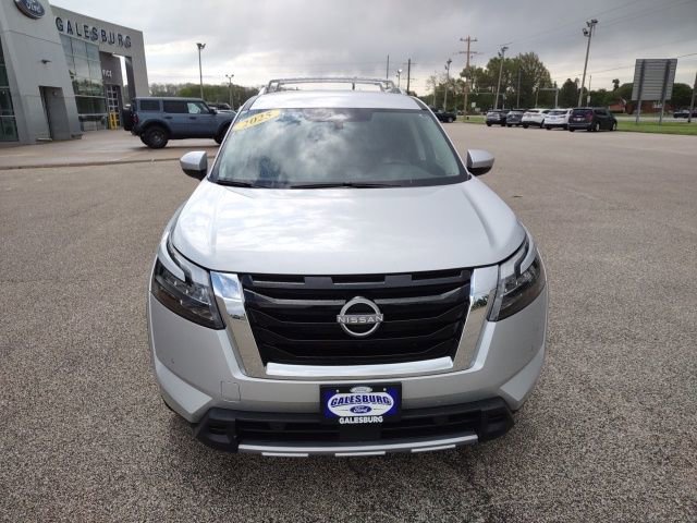 Used 2025 Nissan Pathfinder SL AWD/4WD image 9