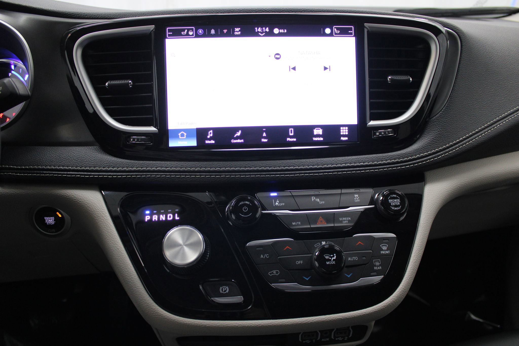 Used 2024 Chrysler Pacifica Select image 31