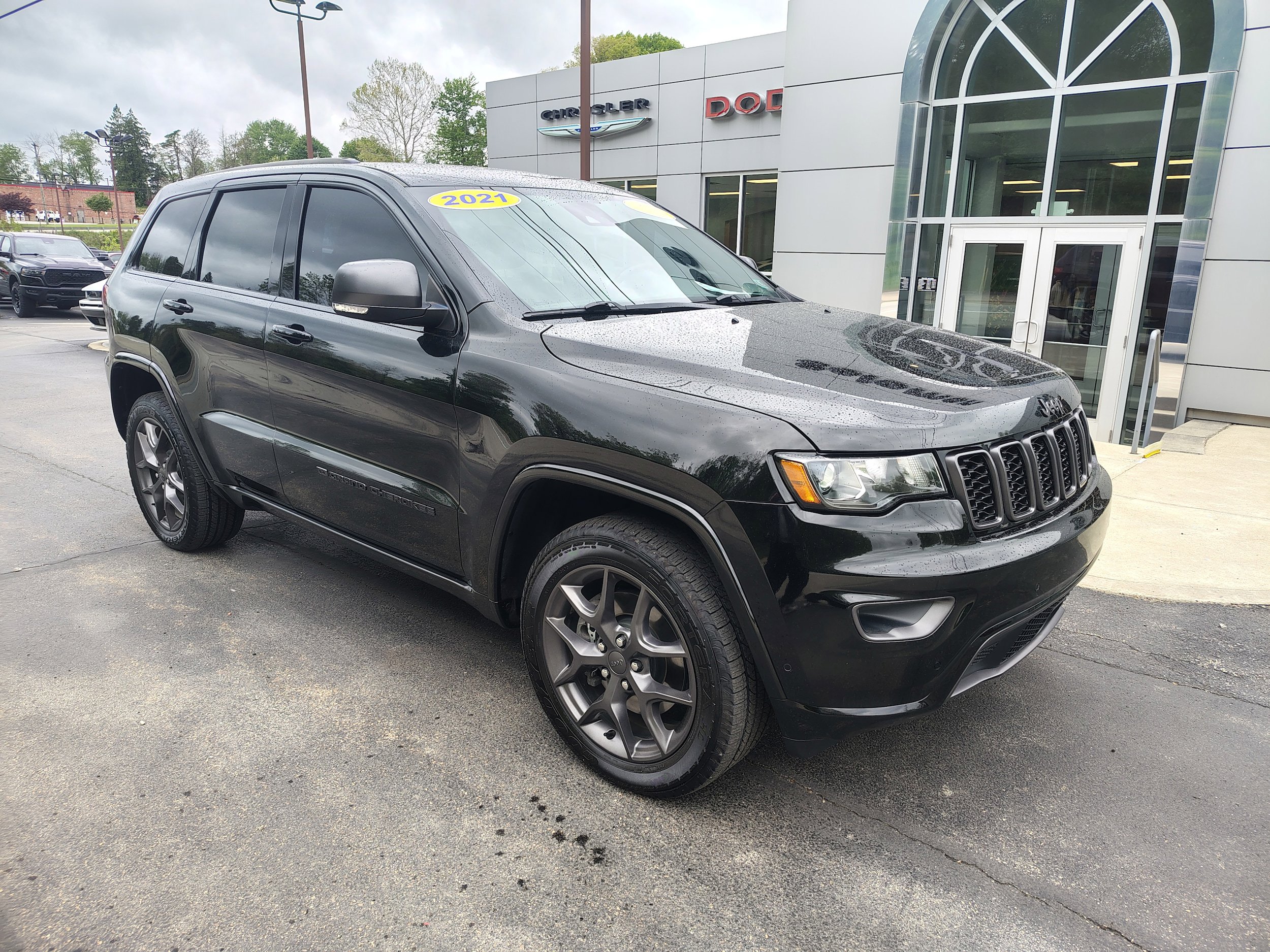 Certified 2021 Jeep Grand Cherokee Limited w/ Quick Order Package 28K 80th AWD/4WD image 2