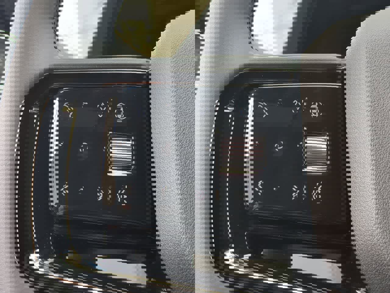 New 2026 Land Rover Range Rover Evoque Dynamic SE image 25