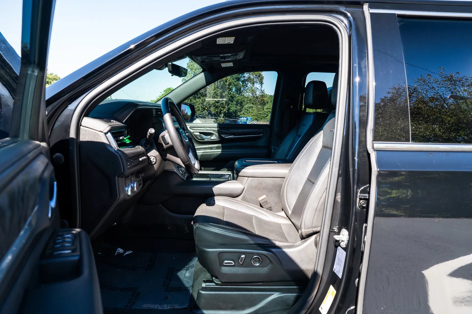 Used 2021 GMC Yukon XL Denali w/ Denali Premium Package RWD image 17